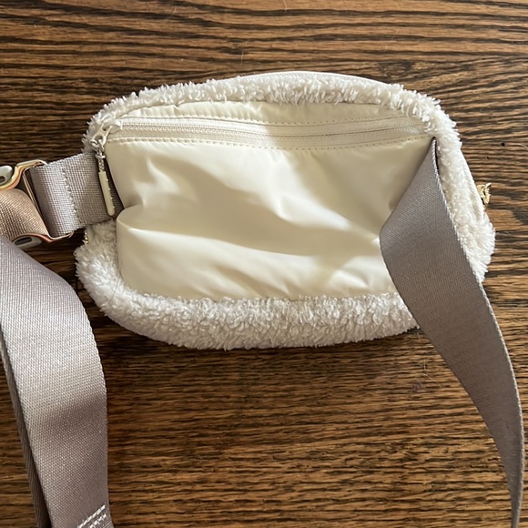 Lululemon Everywhere Fleece Belt Bag - Picture 6 of 7